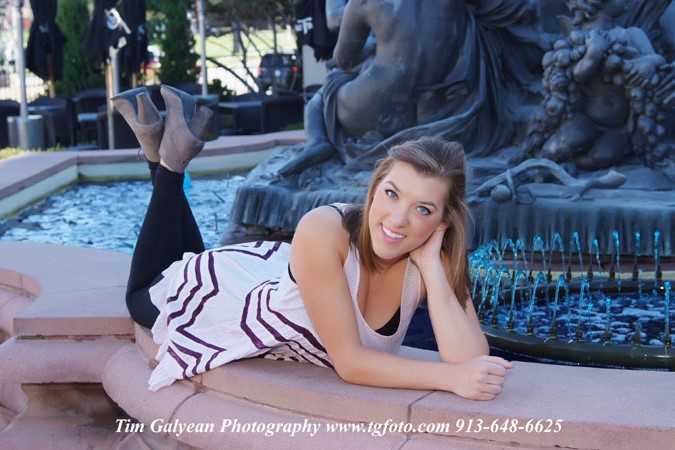 Plaza, fountains,senior,portriait,kansas,city,location,senior,pictures,affordable,